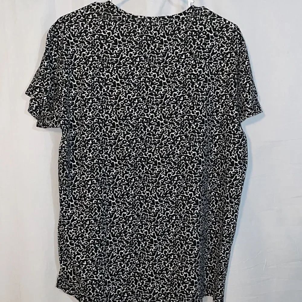 H&M shirt  - Picture 5 of 9